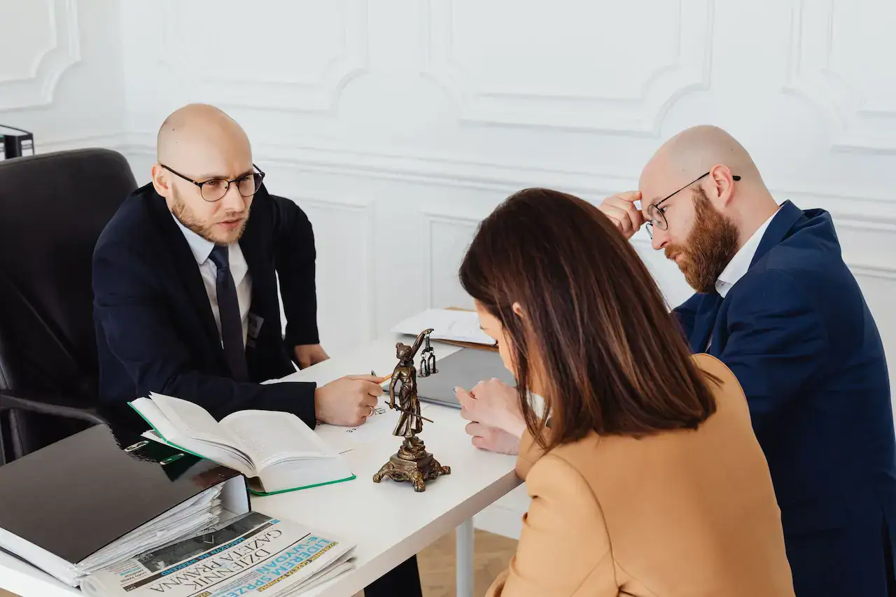 Rencontre entre un professionnel et son client, contexte d'assurance responsabilité professionnelle